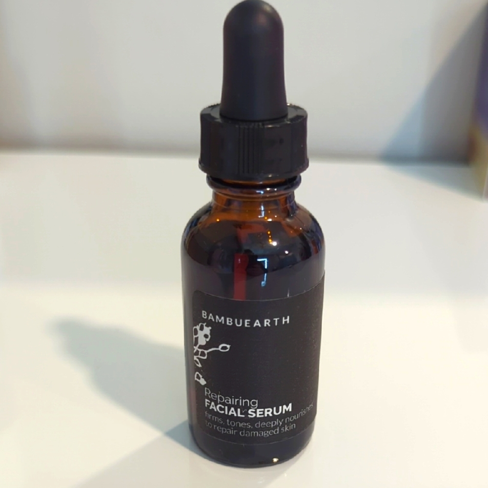 NWOT 1 Oz Bambu Earth Repairing Facial Serum